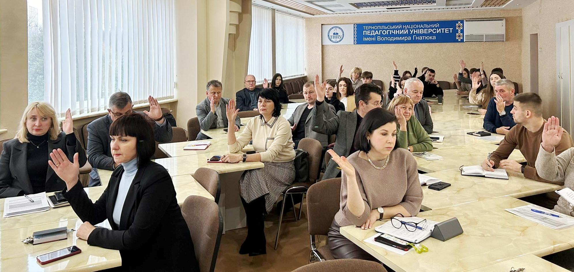 Голосування триває